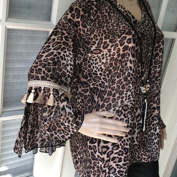 Luxe Moda animal print flowing bell sleve long top - Picture 2 of 8